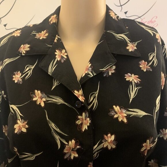 Wrappers.  Size M. No Tuck.  USA.  Long Sleeve/Button Cuff.  Poly Shirt.  B93. - Picture 2 of 5